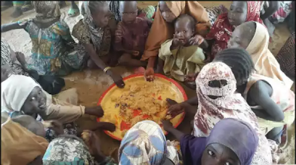 What A Pity!! Nigerian Refugees Being Fed In Buckets And Trays [See Photos]